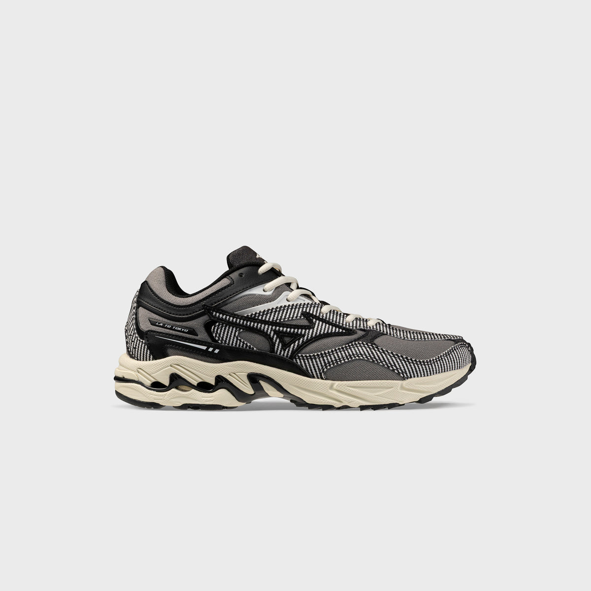 Mizuno × SWJP Wave Mustang LS - Black