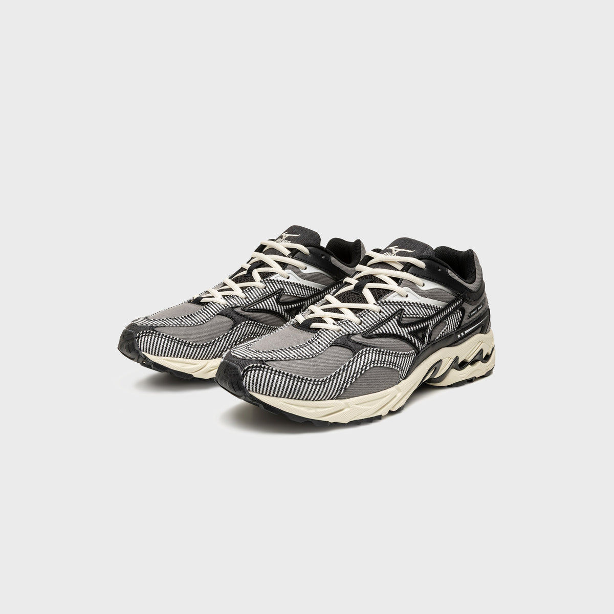 Mizuno × SWJP Wave Mustang LS - Black