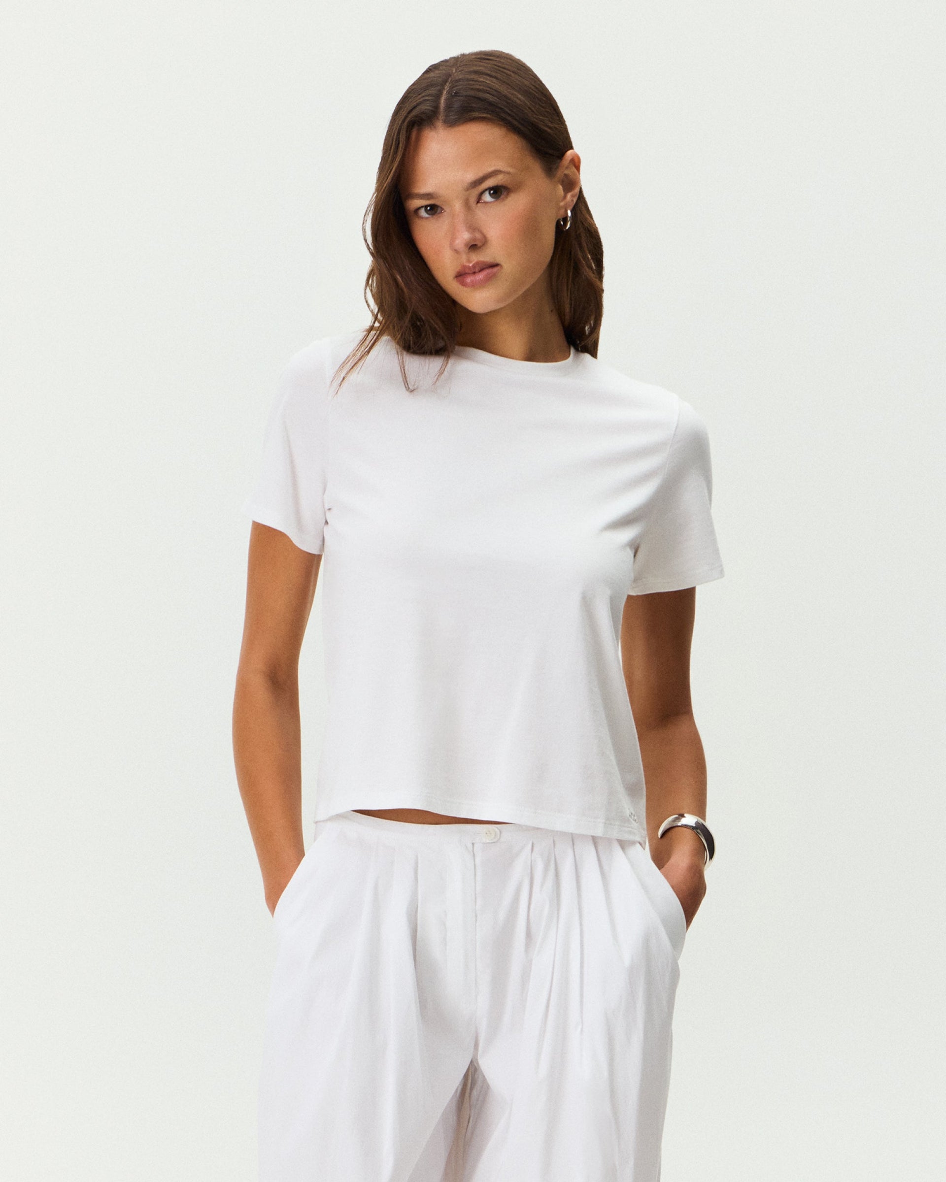 gid://shopify/MediaImage/45874773721364