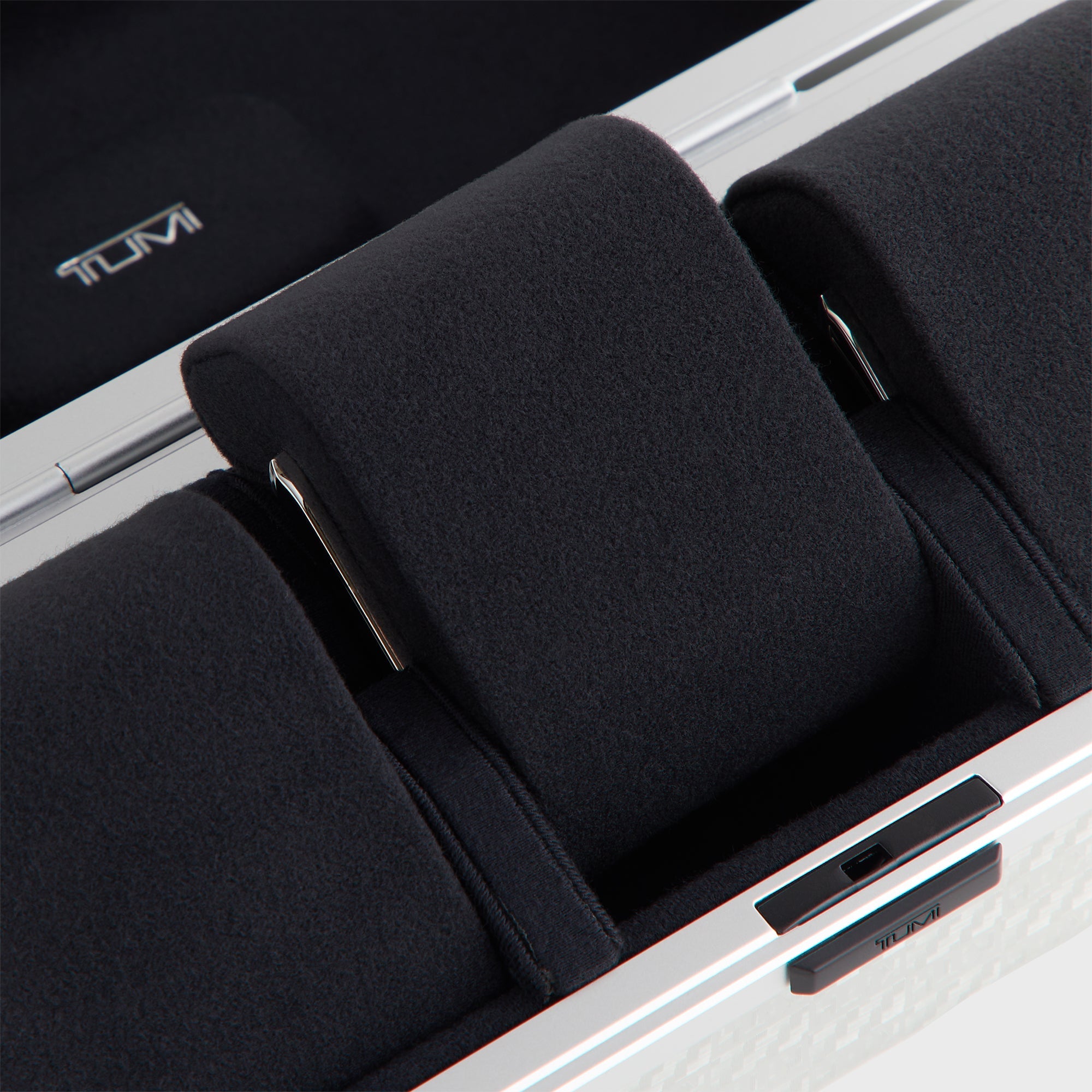 Kith for TUMI Watch Travel Case - Silver – Kith Japan