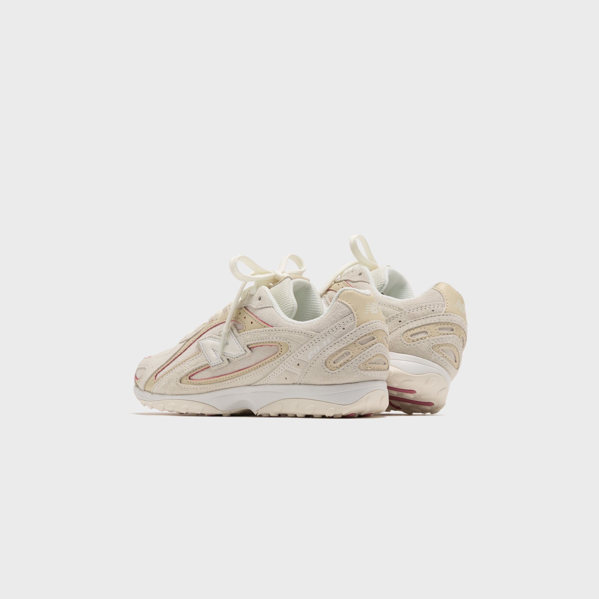 New Balance 204L - Sea Salt / Bone / Pink Eraser
