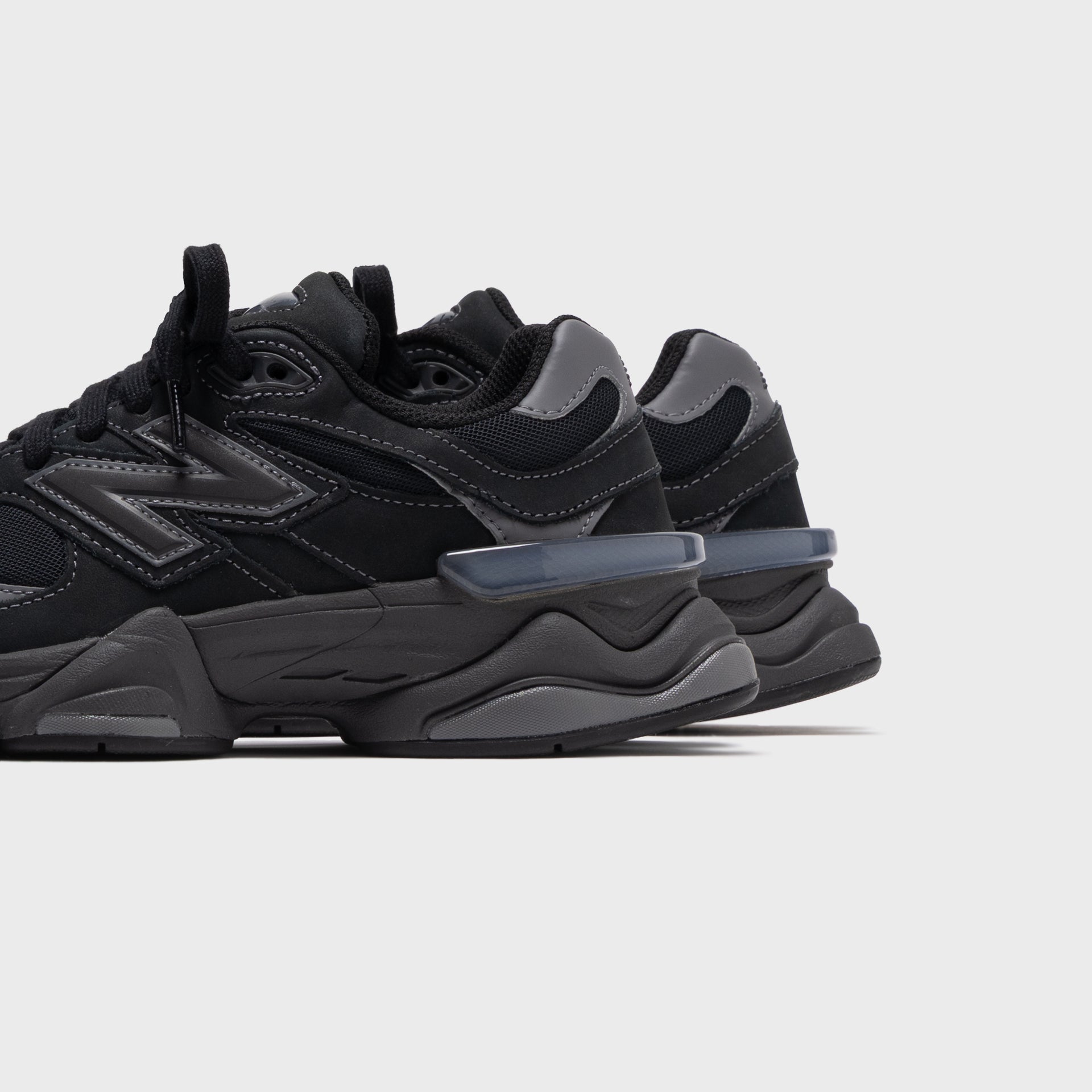New Balance U906079E - Black