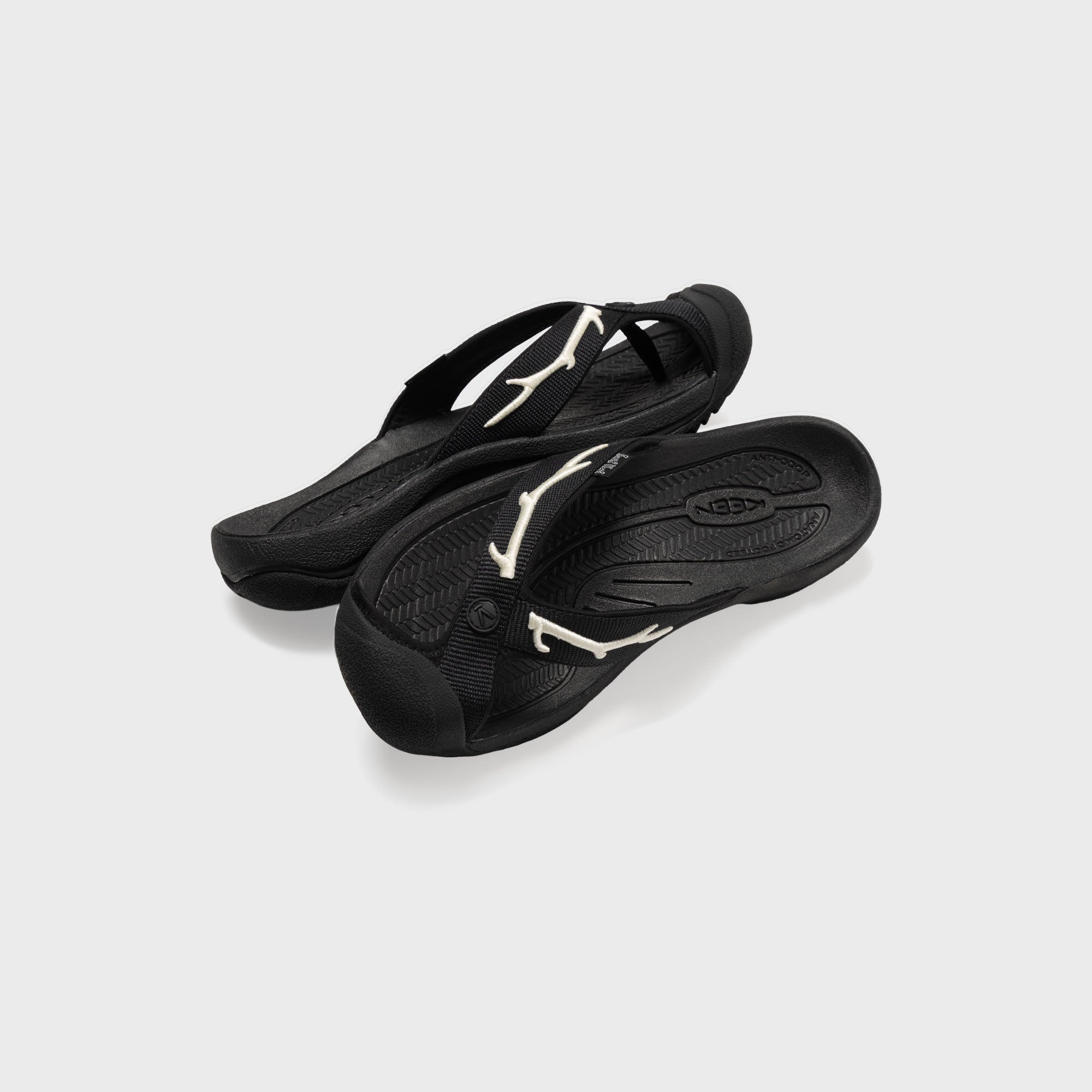 South2 West8 Keen Waimea H2 - Black – Kith Japan