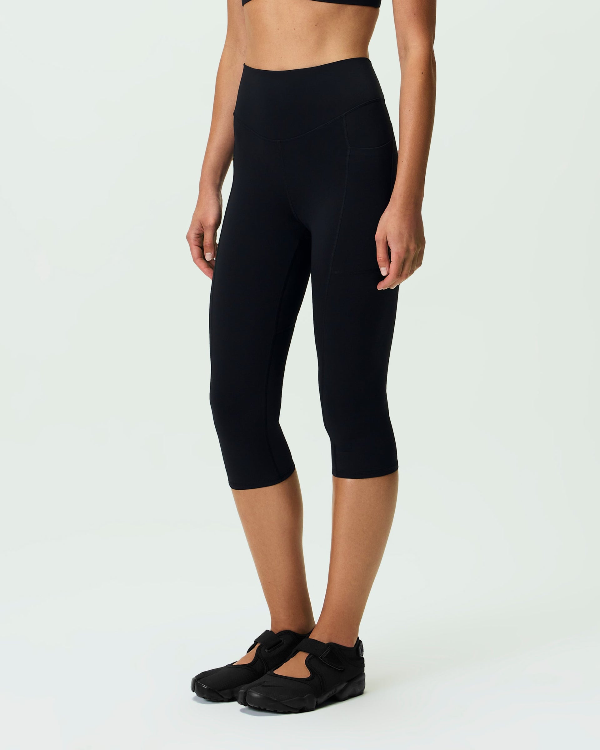 gid://shopify/MediaImage/46053228216596